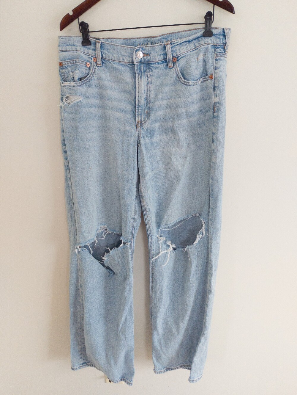 American Eagle High-Waisted Stovepipe Distressed Jeans Size 12 Long Light Wash